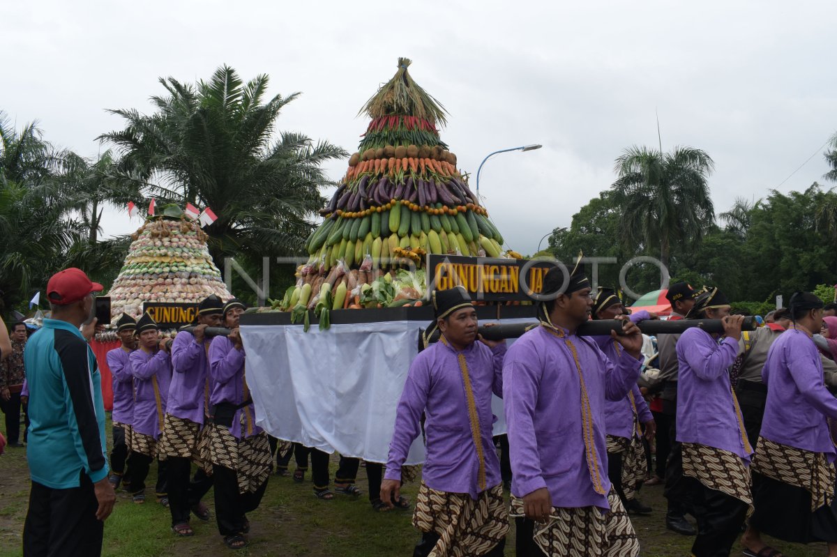 Gunungan Maulid Nabi Antara Foto