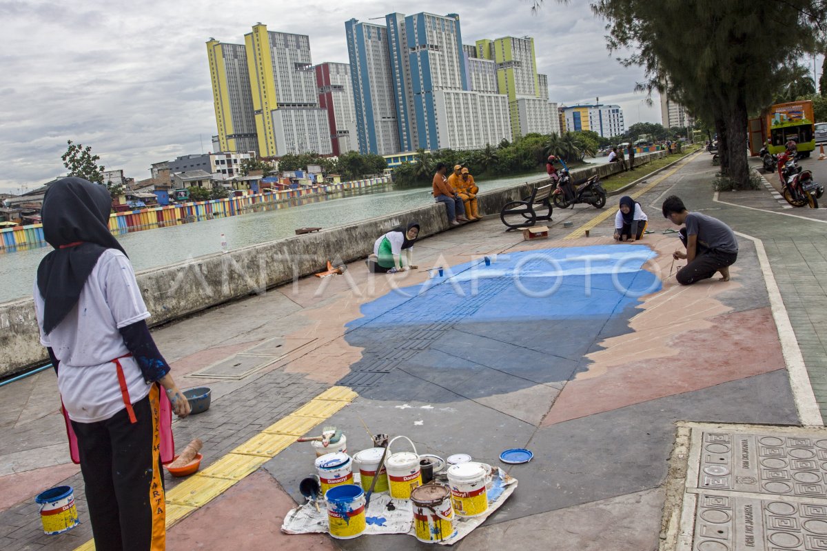 LUKISAN TIGA DIMENSI DI TROTOAR JALAN | ANTARA Foto