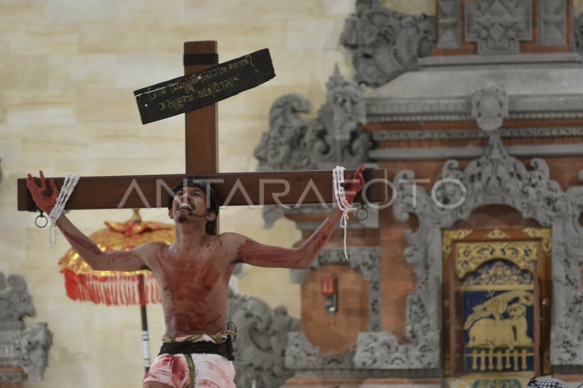 Visualisasi Penyaliban Yesus Antara Foto 0814