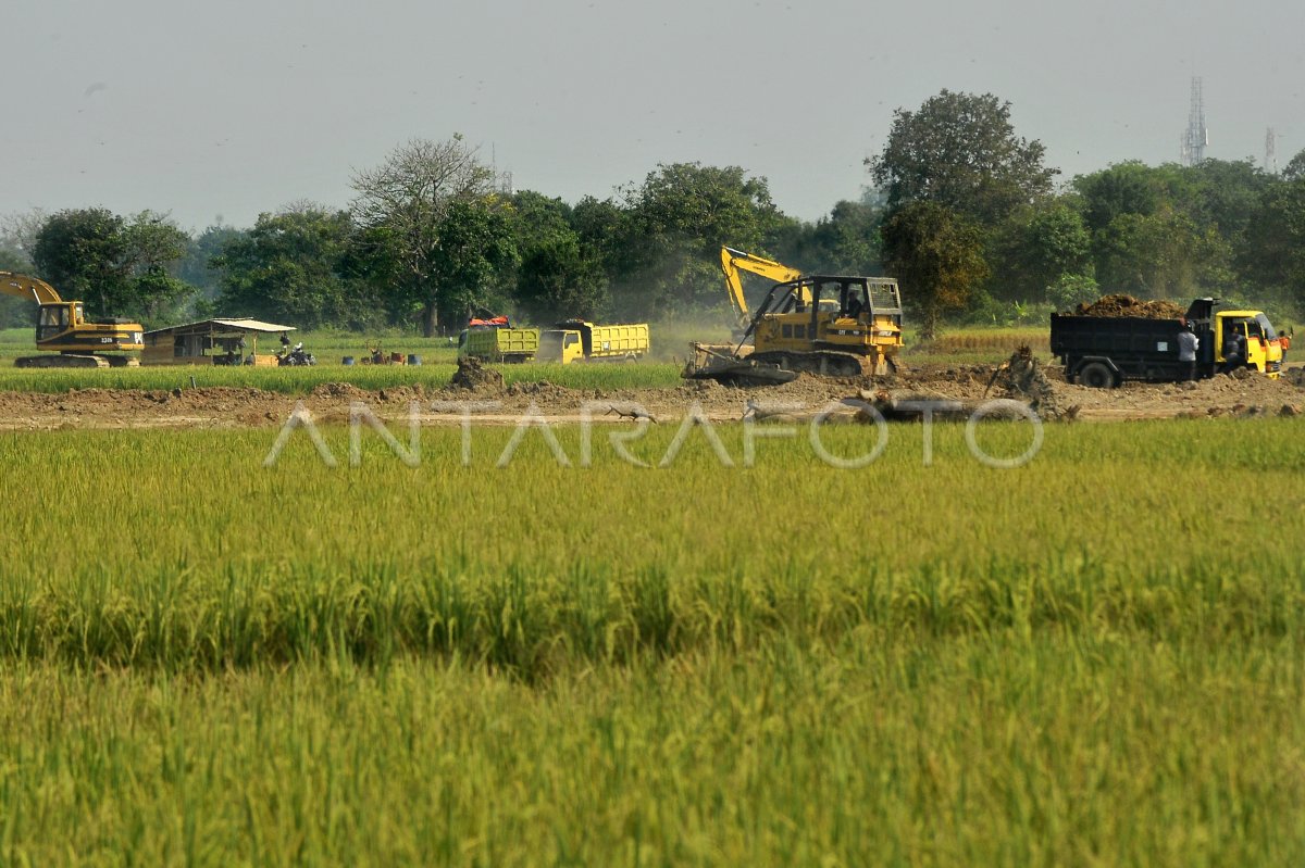 Alih Fungsi Lahan Pertanian Antara Foto