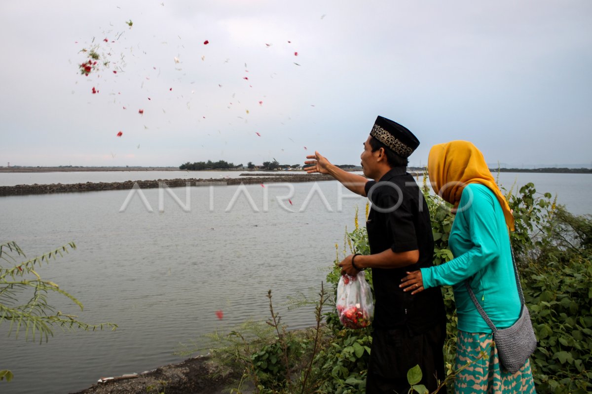 ZIARAH KORBAN LUMPUR LAPINDO | ANTARA Foto