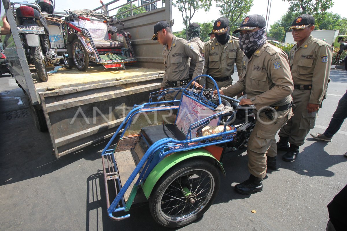 PENERTIBAN BECAK BERMOTOR | ANTARA Foto