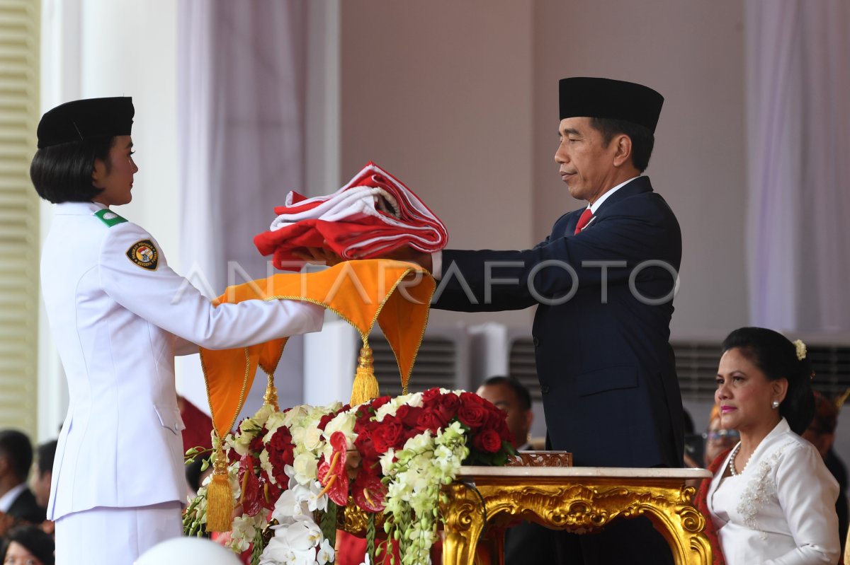 Upacara Penurunan Bendera Merah Putih Di Istana Merdeka Antara Foto