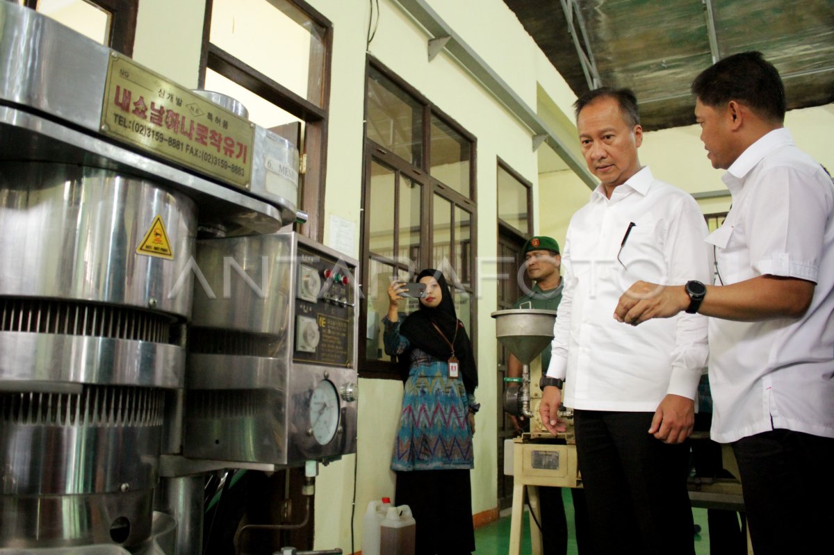 MENTERI PERINDUSTRIAN MEMBUKA DIKLAT 3 IN 1 DI MAKASSAR