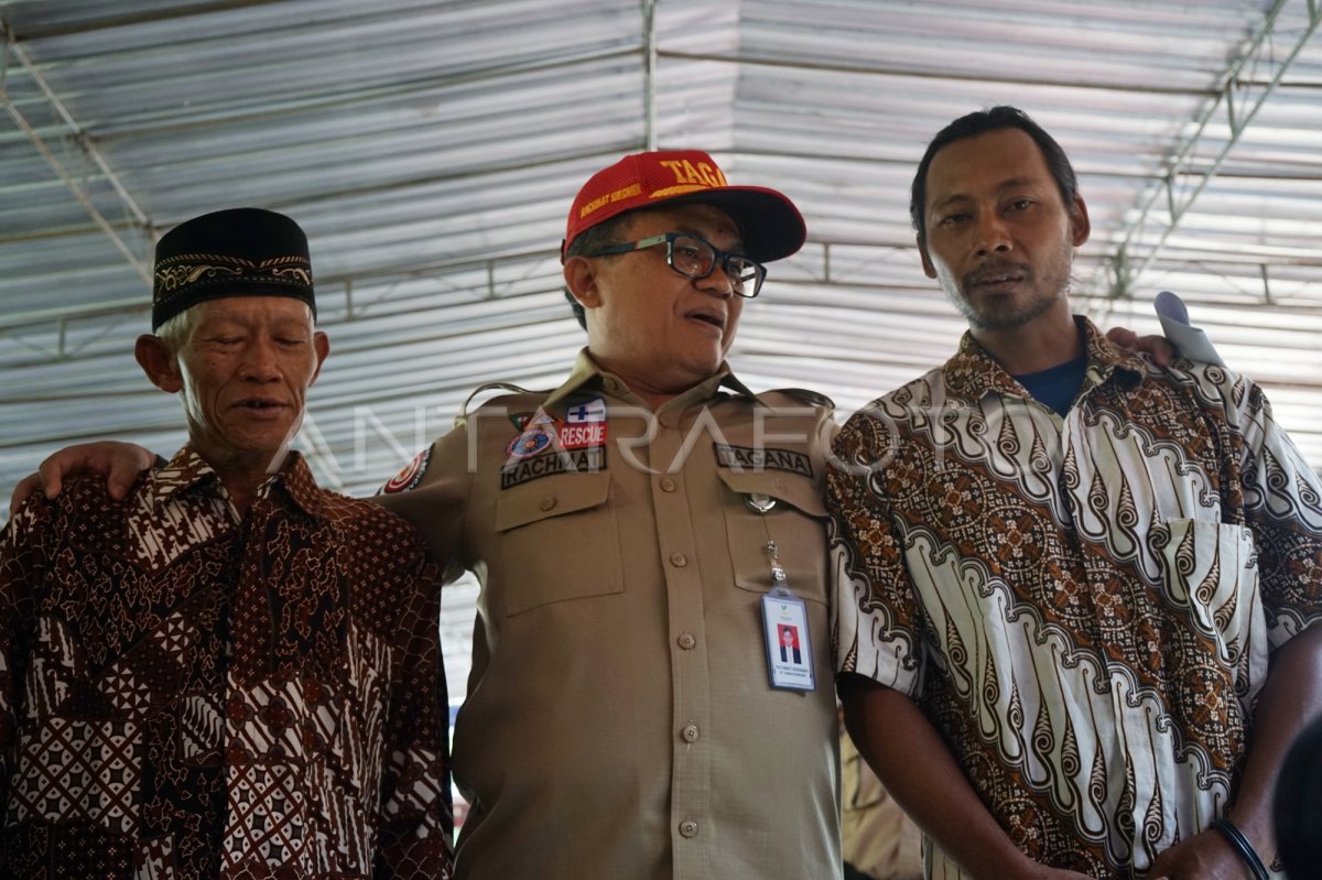 KODIR DAN MBAH SUDIRO TERIMA PENGHARGAAN | ANTARA Foto