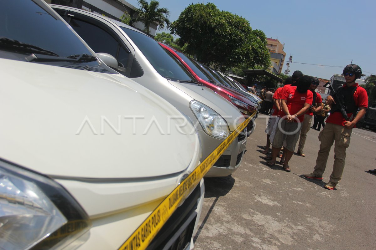 PENGGELAPAN MOBIL RENTAL | ANTARA Foto