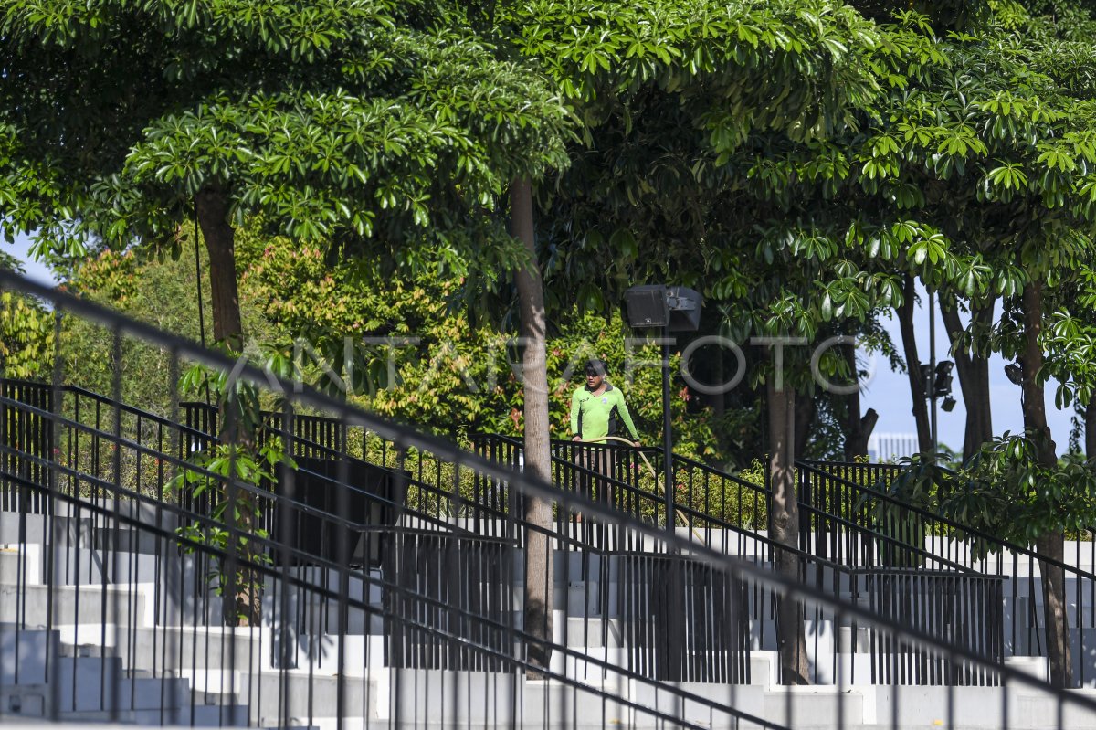 PEMBATASAN SOSIAL BERSKALA BESAR | ANTARA Foto