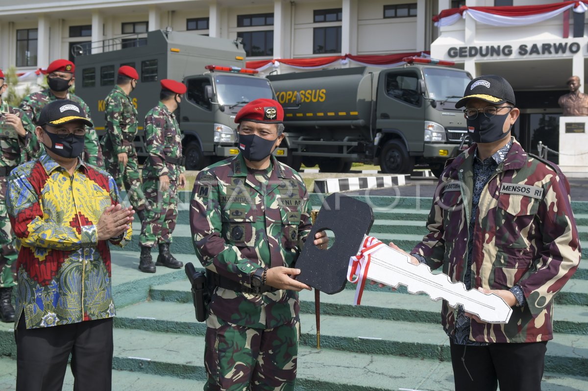 KEMENSOS BERI KOPASSUS KENDARAAN PENANGGULANGAN BENCANA ALAM | ANTARA Foto