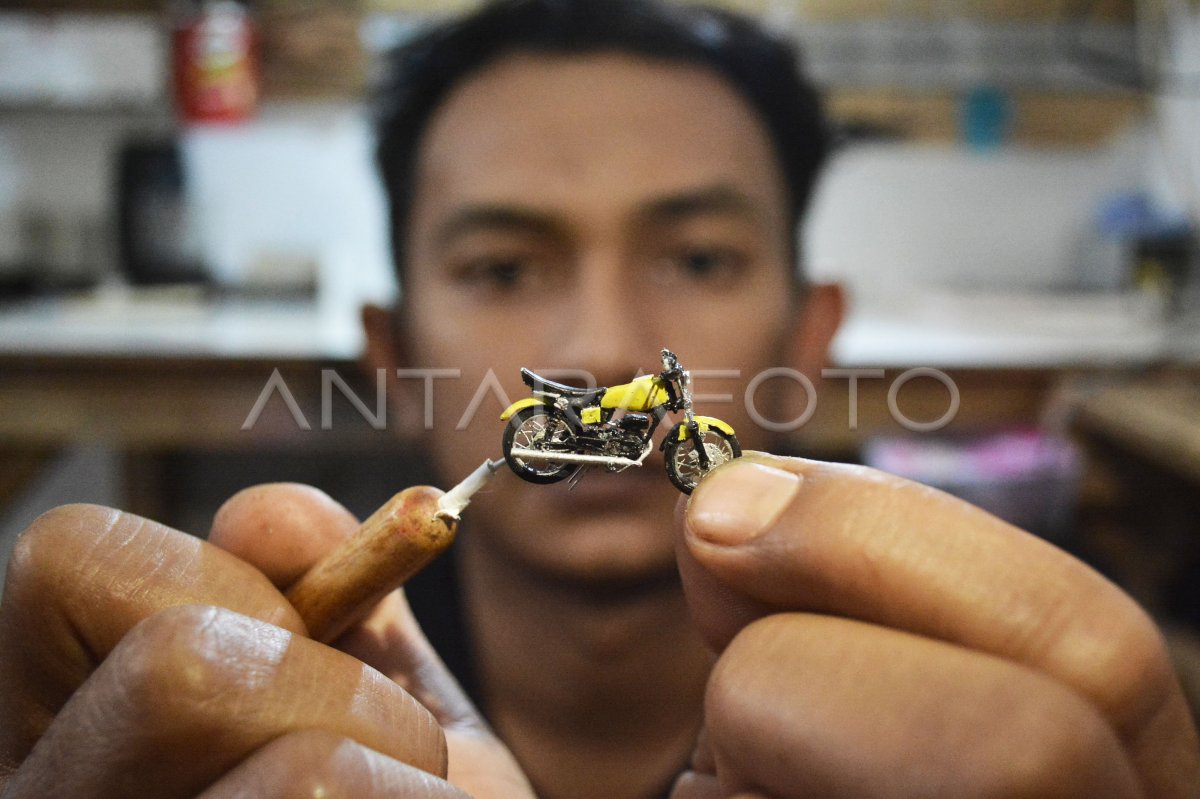 Kerajinan Miniatur Sepeda Motor Antara Foto 2112