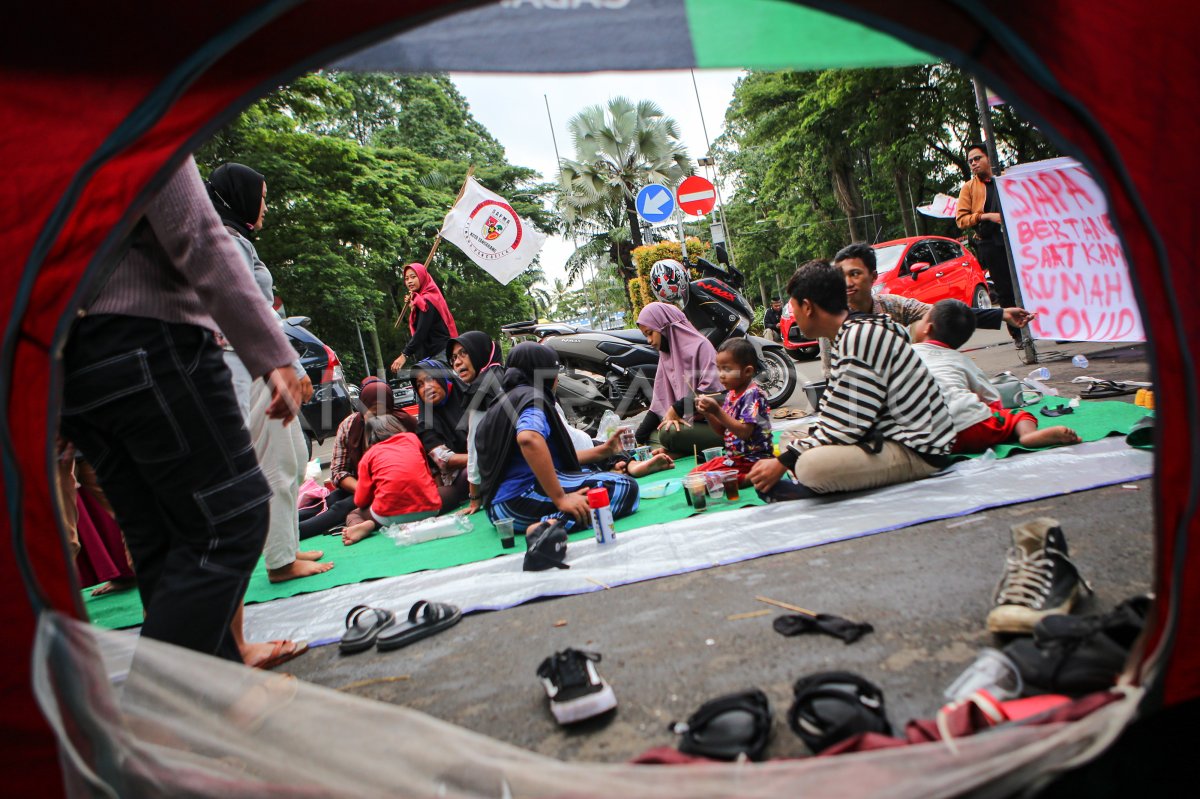 AKSI WARGA TERDAMPAK PEMBANGUNAN TOL | ANTARA Foto