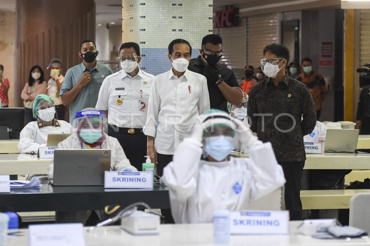 PRESIDEN TINJAU VAKSINASI COVID-19 PEDAGANG PASAR TANAH ABANG