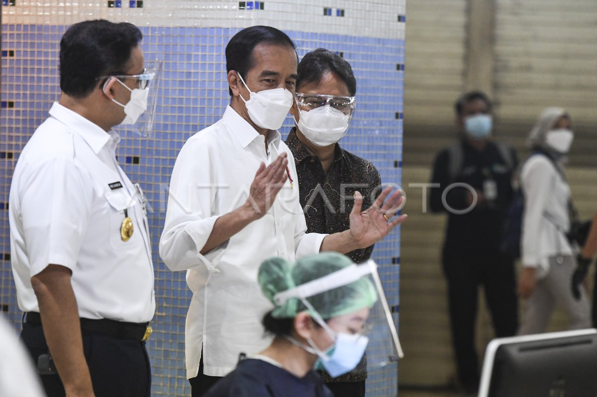 PRESIDEN TINJAU VAKSINASI COVID-19 PEDAGANG PASAR TANAH ABANG