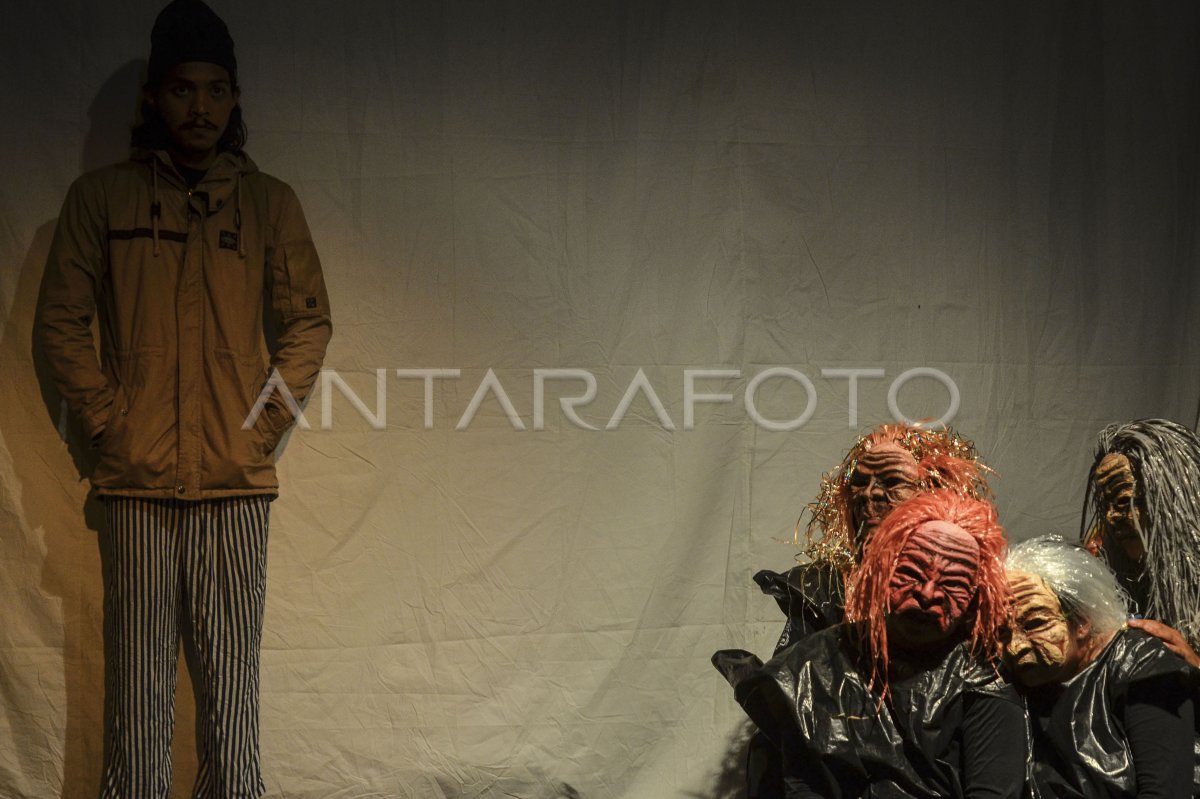 PEMENTASAN TEATER NGAOS ART