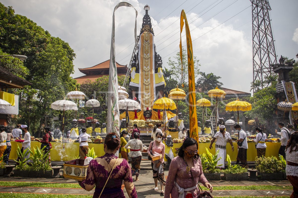 Sembahyang Galungan Di Jakarta Antara Foto