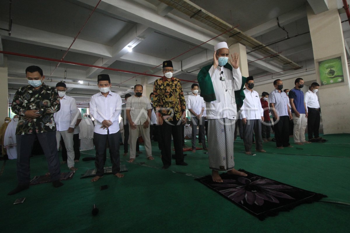 Shalat Ghaib Untuk Kru Kri Nanggala Antara Foto