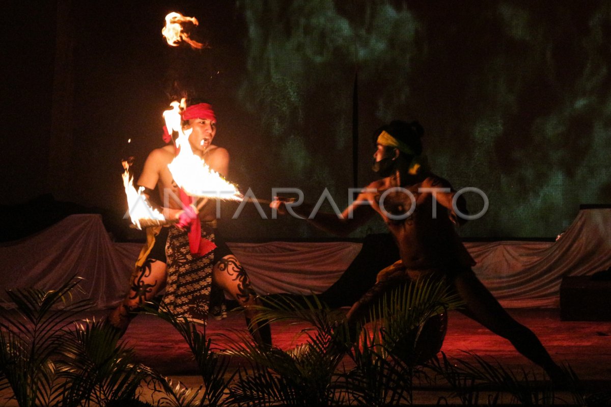 PERTUNJUKAN SENDRATARI NYAI BALAU DAYAK KALTENG