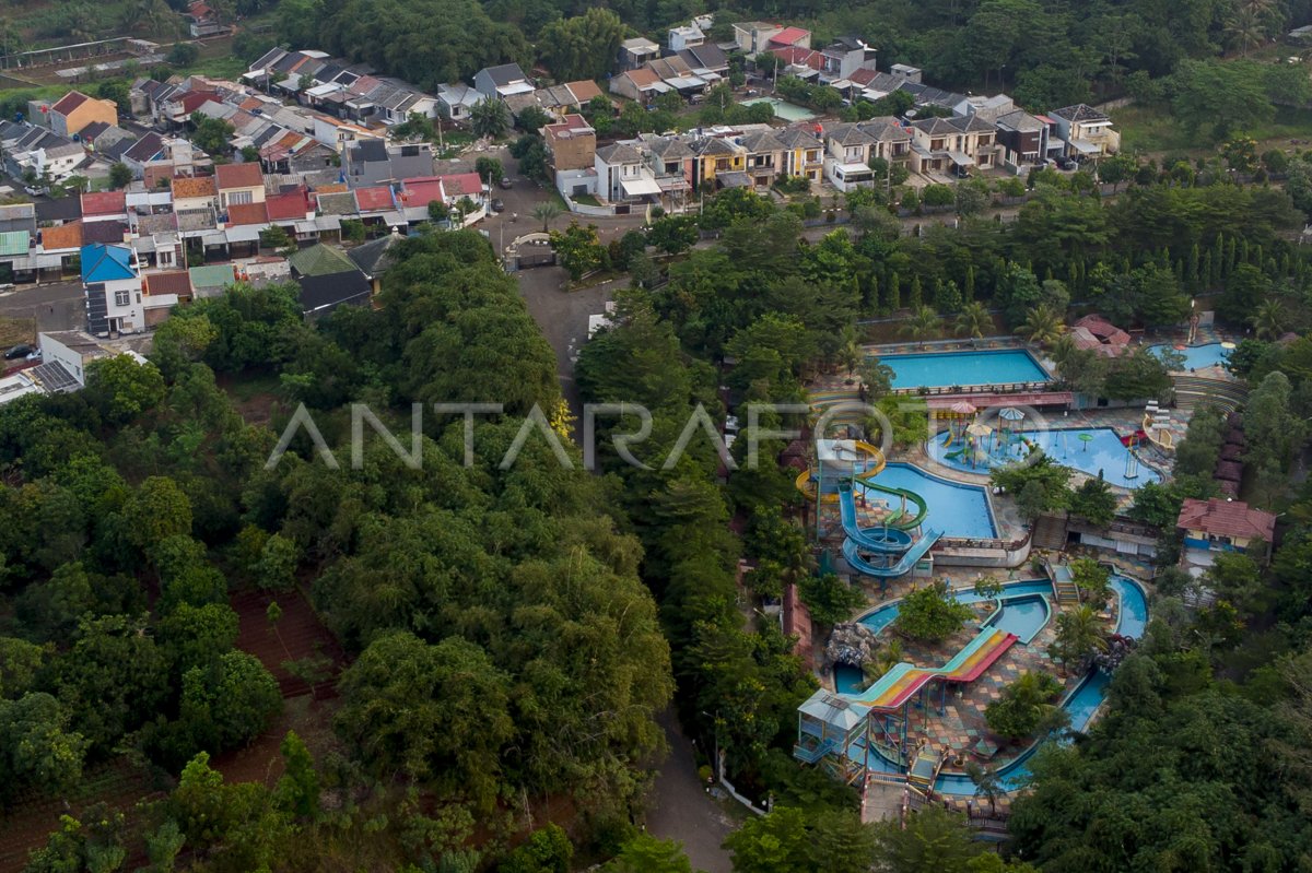 PENUTUPAN DESTINASI WISATA DI PURWAKARTA | ANTARA Foto