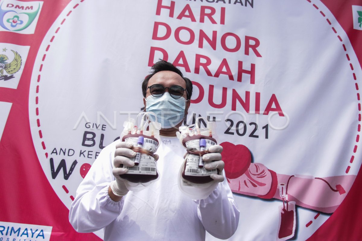 DONOR DARAH PERINGATI WORLD BLOOD DONOR DAY 2021 | ANTARA Foto