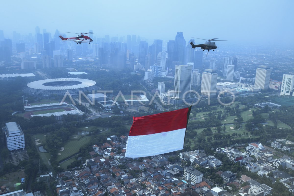 Bendera Merah Putih Raksasa Di Langit Jakarta Antara Foto