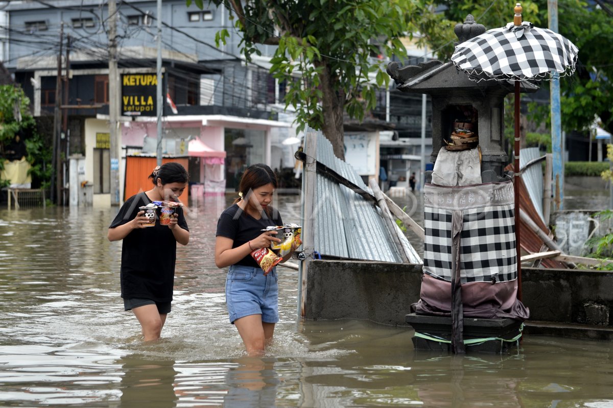 BANJIR DI KUTA BALI | ANTARA Foto
