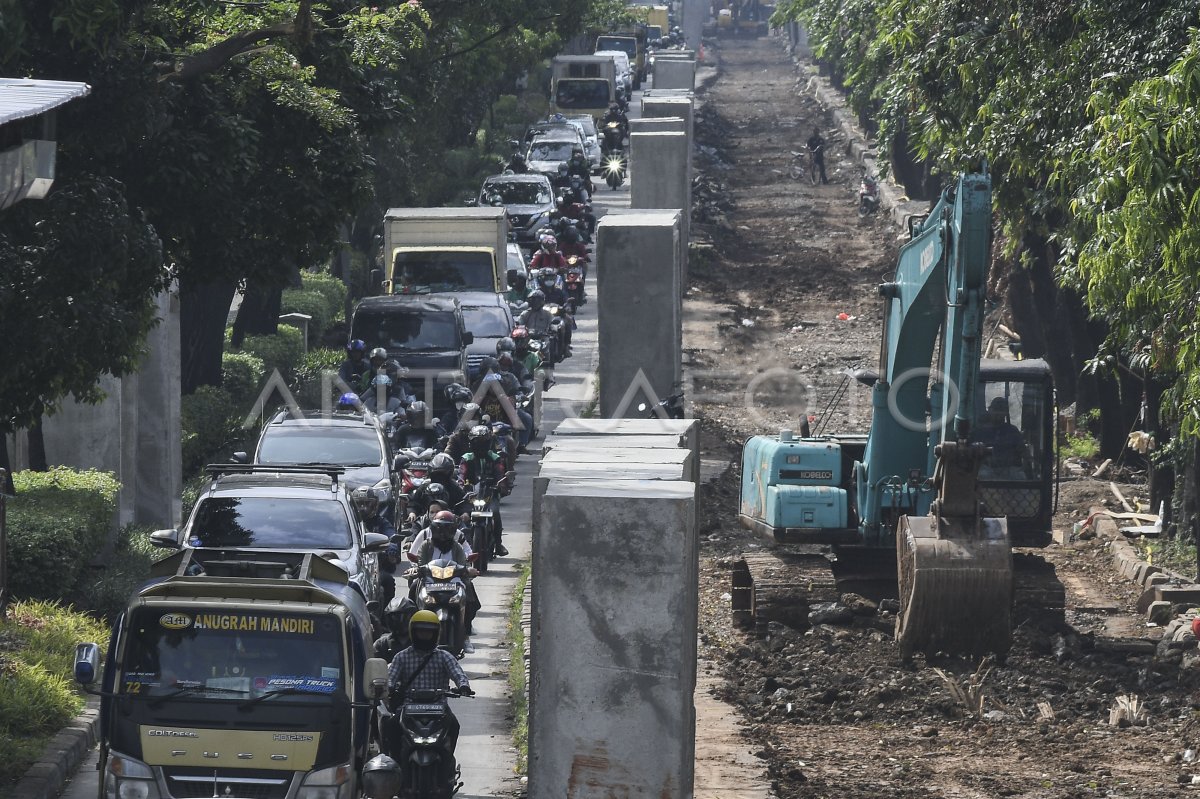 Pembangunan Saluran Drainase Antara Foto