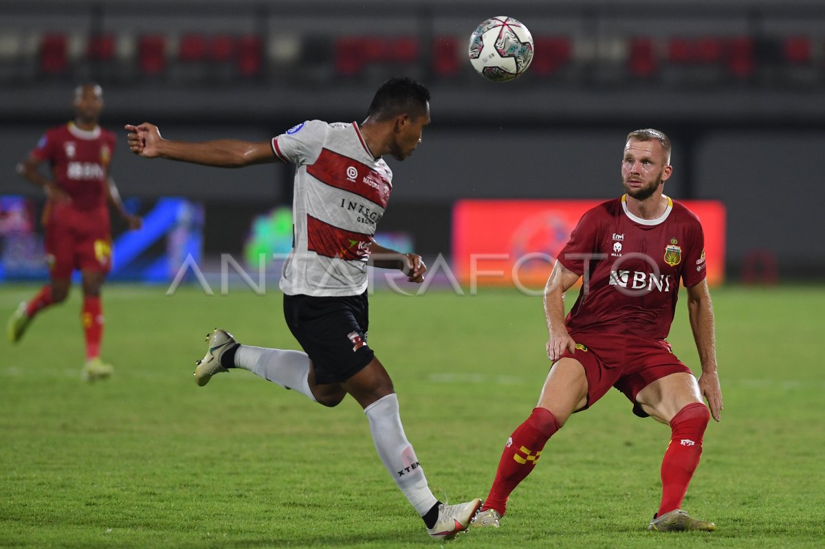 BHAYANGKARA TAKLUKKAN MADURA UNITED | ANTARA Foto