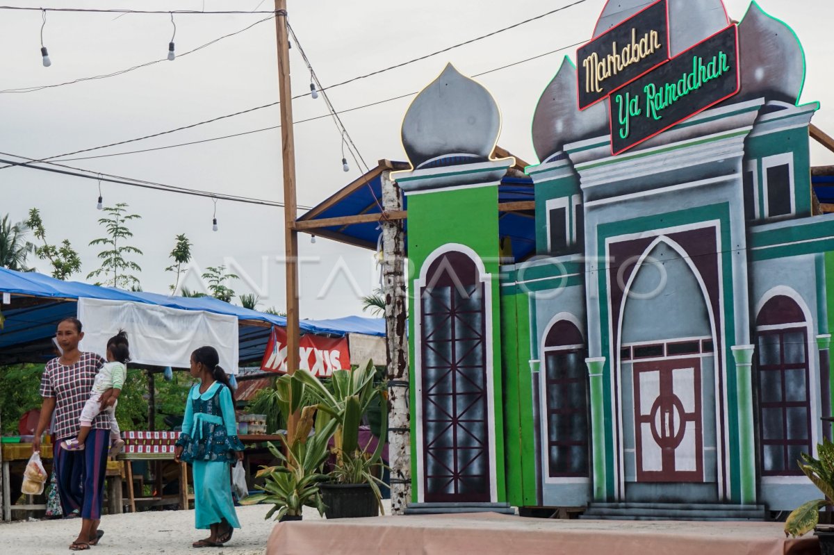 Ngabuburit Di Kampung Ramadhan Arsopura Antara Foto