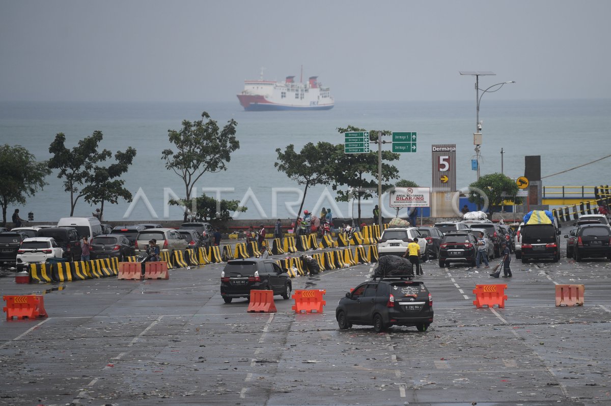 ARUS MUDIK DI PELABUHAN MERAK MULAI LENGANG | ANTARA Foto