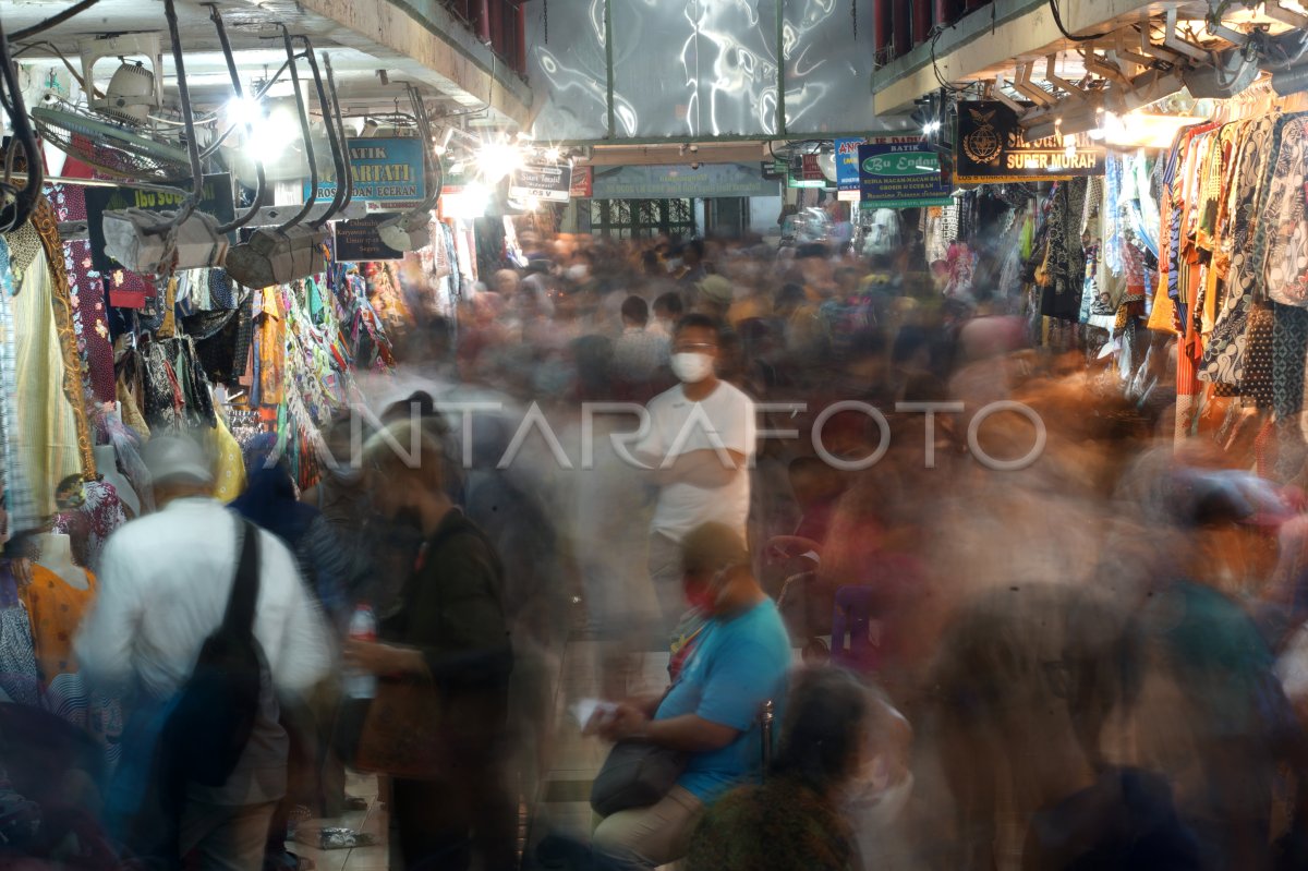PASAR BERINGHARJO KEMBALI BUKA HINGGA MALAM HARI | ANTARA Foto