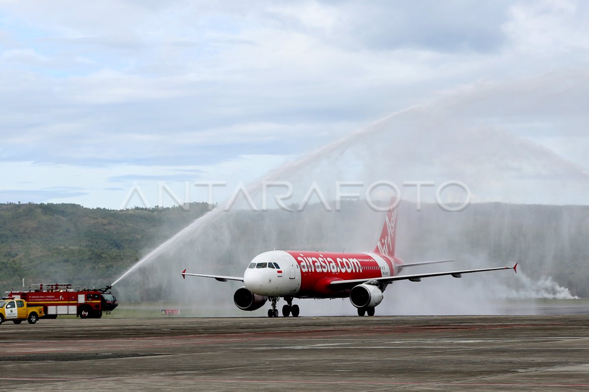 AIR ASIA TERBANG PERDANA KE ACEH | ANTARA Foto