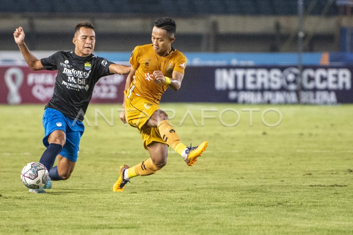 PERSIB BANDUNG MELAWAN BHAYANGKARA FC | ANTARA Foto