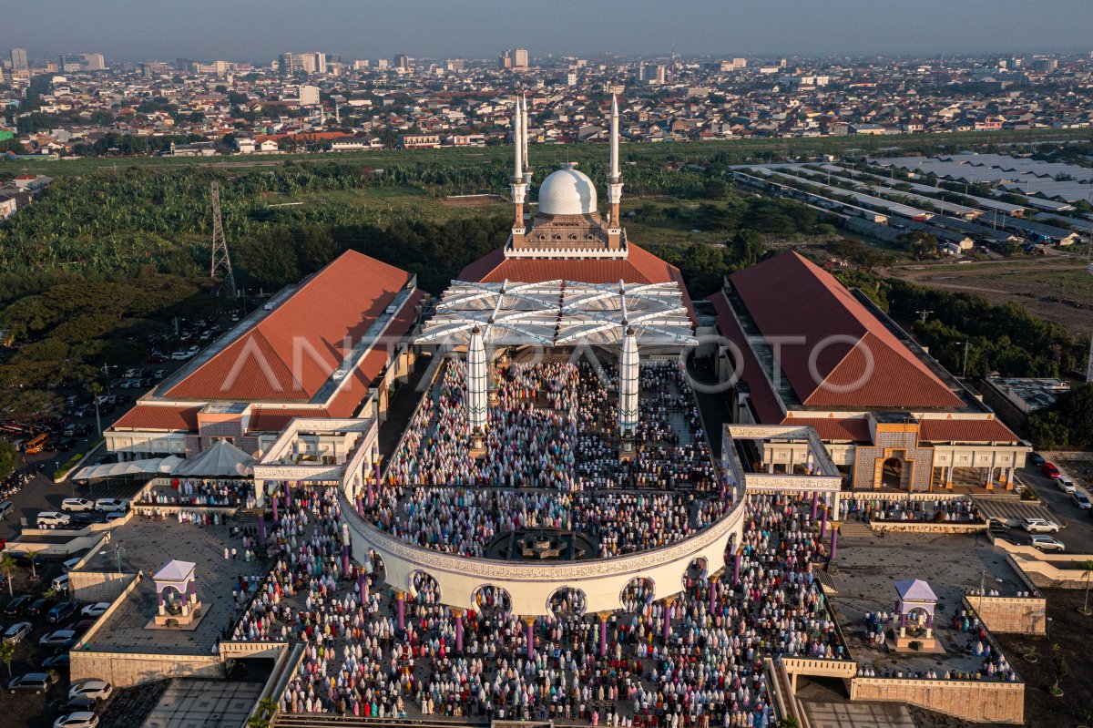 Shalat Idul Adha Di Masjid Agung Jawa Tengah Antara Foto