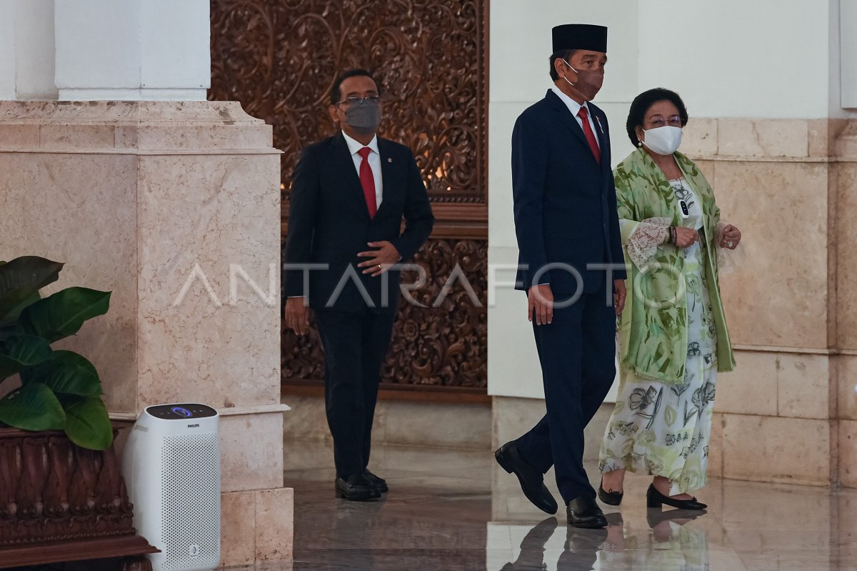 PRESIDEN JOKOWI LANTIK AZWAR ANAS SEBAGAI MENPAN RB | ANTARA Foto