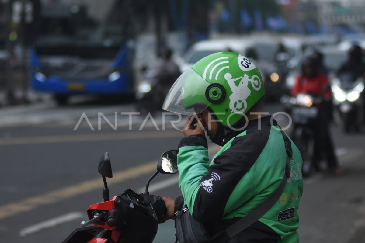 REVISI KENAIKAN TARIF OJEK ONLINE | ANTARA Foto