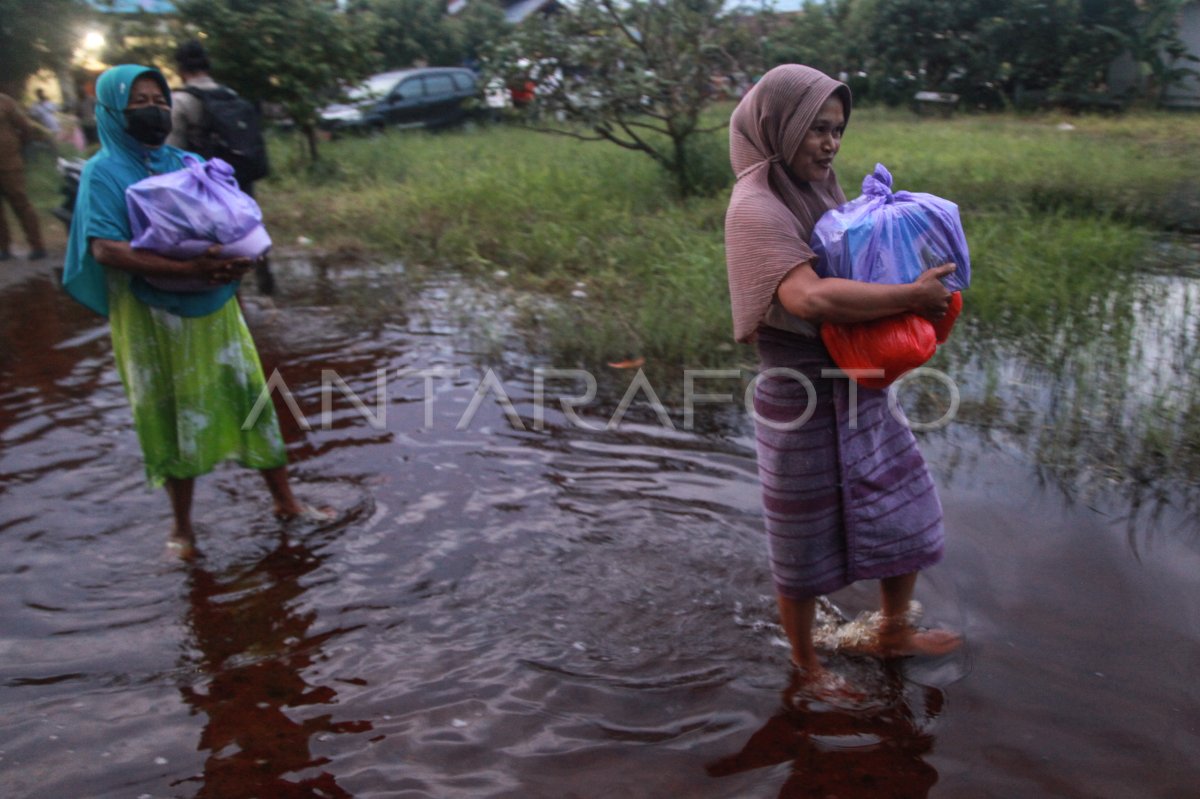 Bantuan Logistik Untuk Korban Banjir Di Palangka Raya Antara Foto