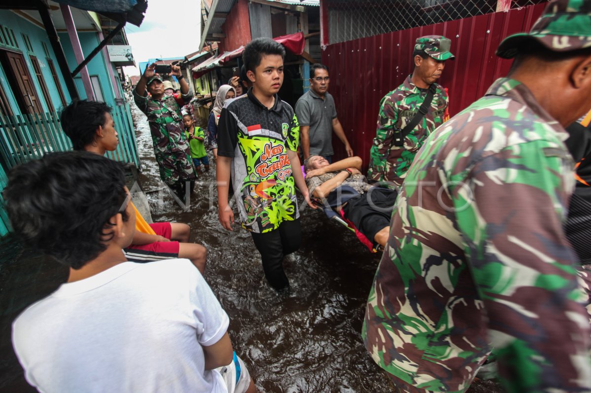 Evakuasi Warga Terdampak Banjir Di Palangka Raya Antara Foto