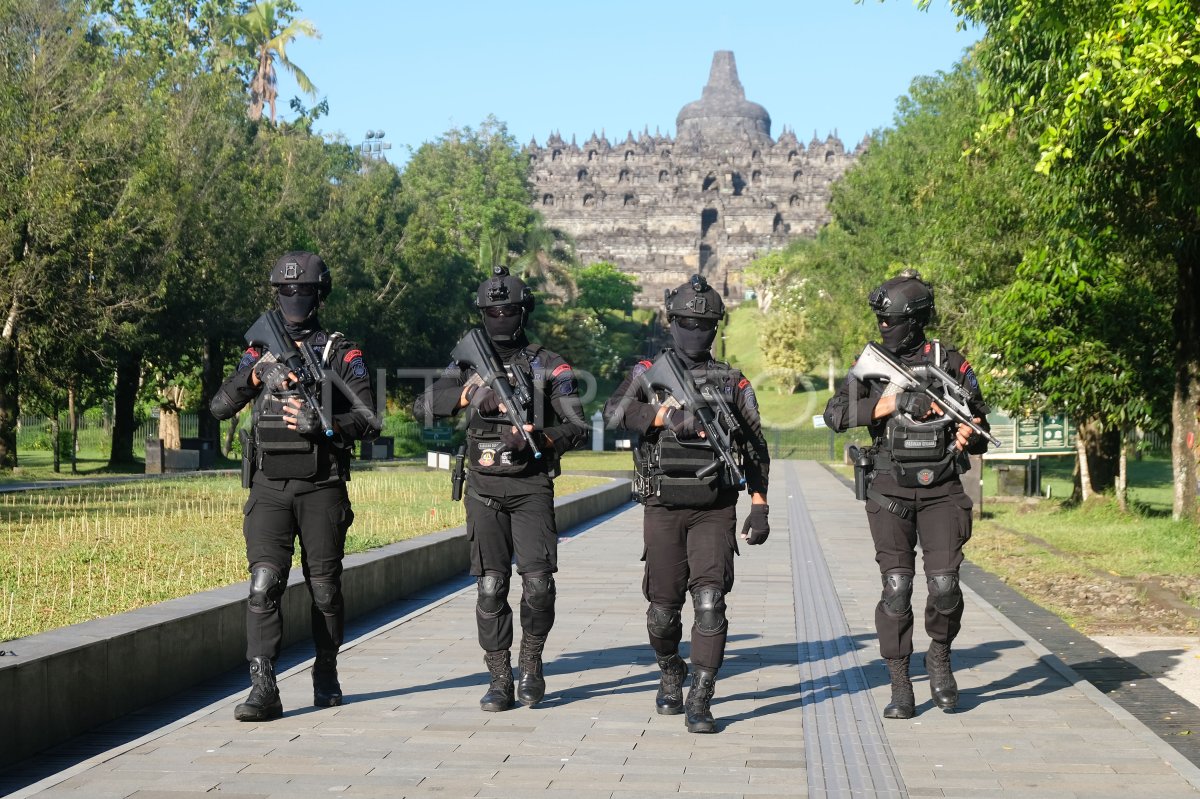 SIMULASI PENGAMANAN AKSI TEROR DI BOROBUDUR | ANTARA Foto