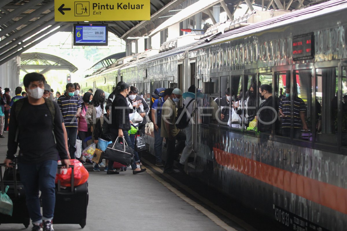 Jumlah Tempat Duduk Kereta Api Masa Angkutan Natal Dan Tahun Baru