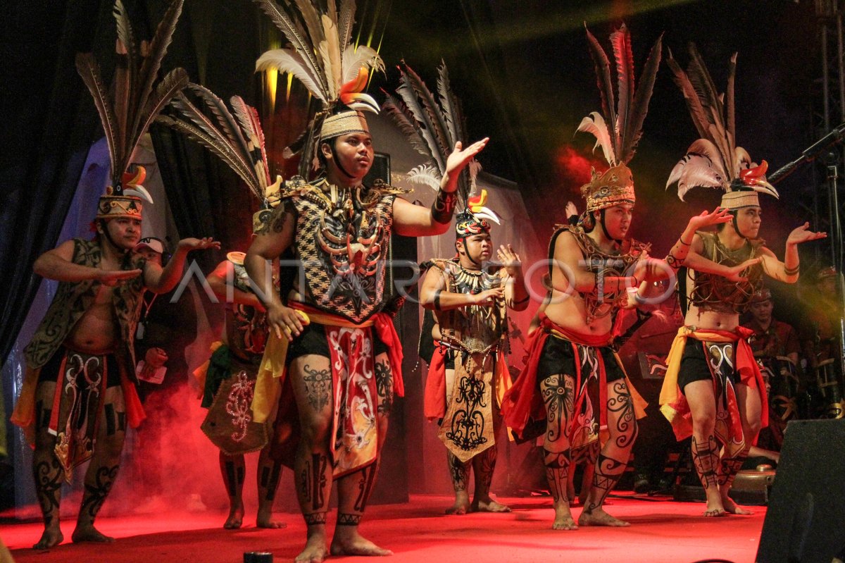 PEMBUKAAN FESTIVAL TAMBUN BUNGAI DI PALANGKA RAYA