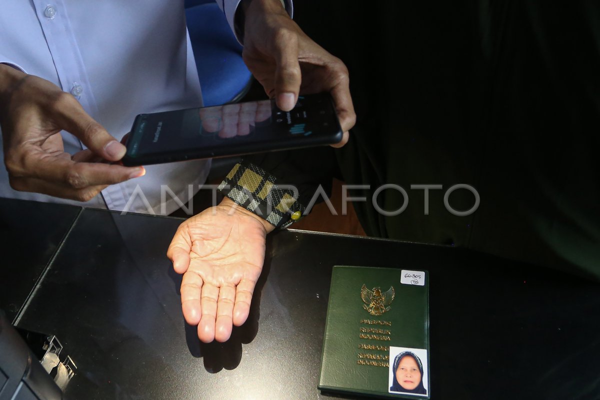 PEMBUATAN VISA JEMAAH HAJI 2023 | ANTARA Foto