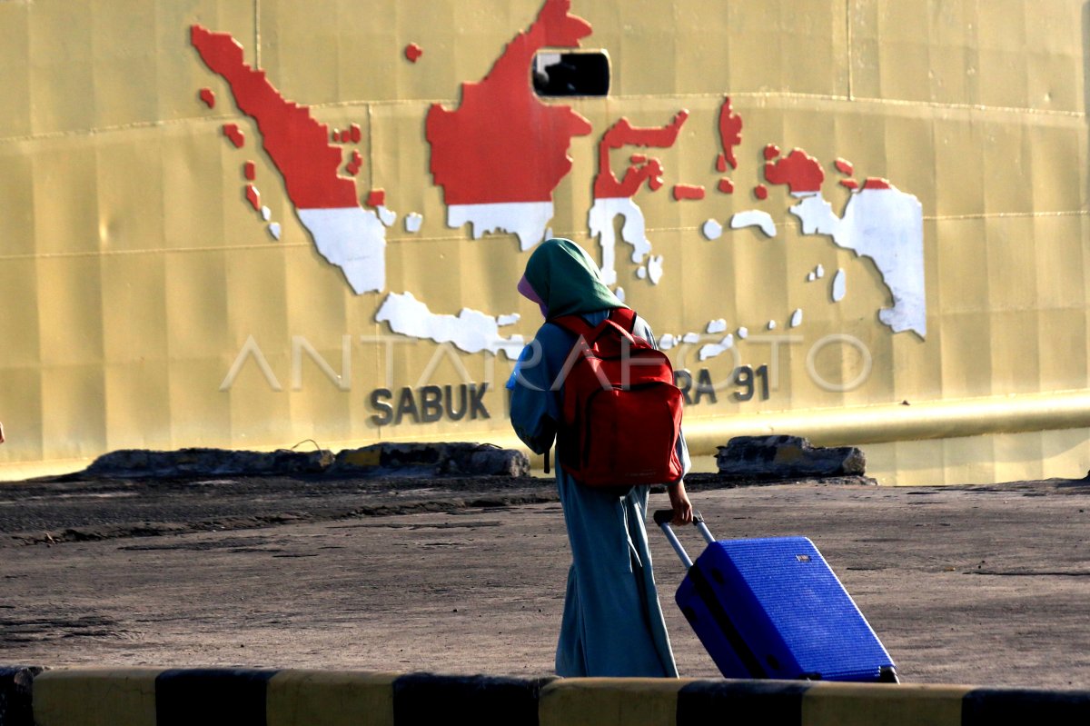 MUDIK MENGGUNAKAN KAPAL PERINTIS