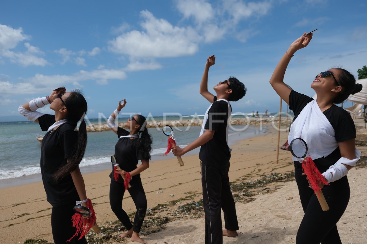 GERHANA MATAHARI HIBRIDA DI BALI | ANTARA Foto