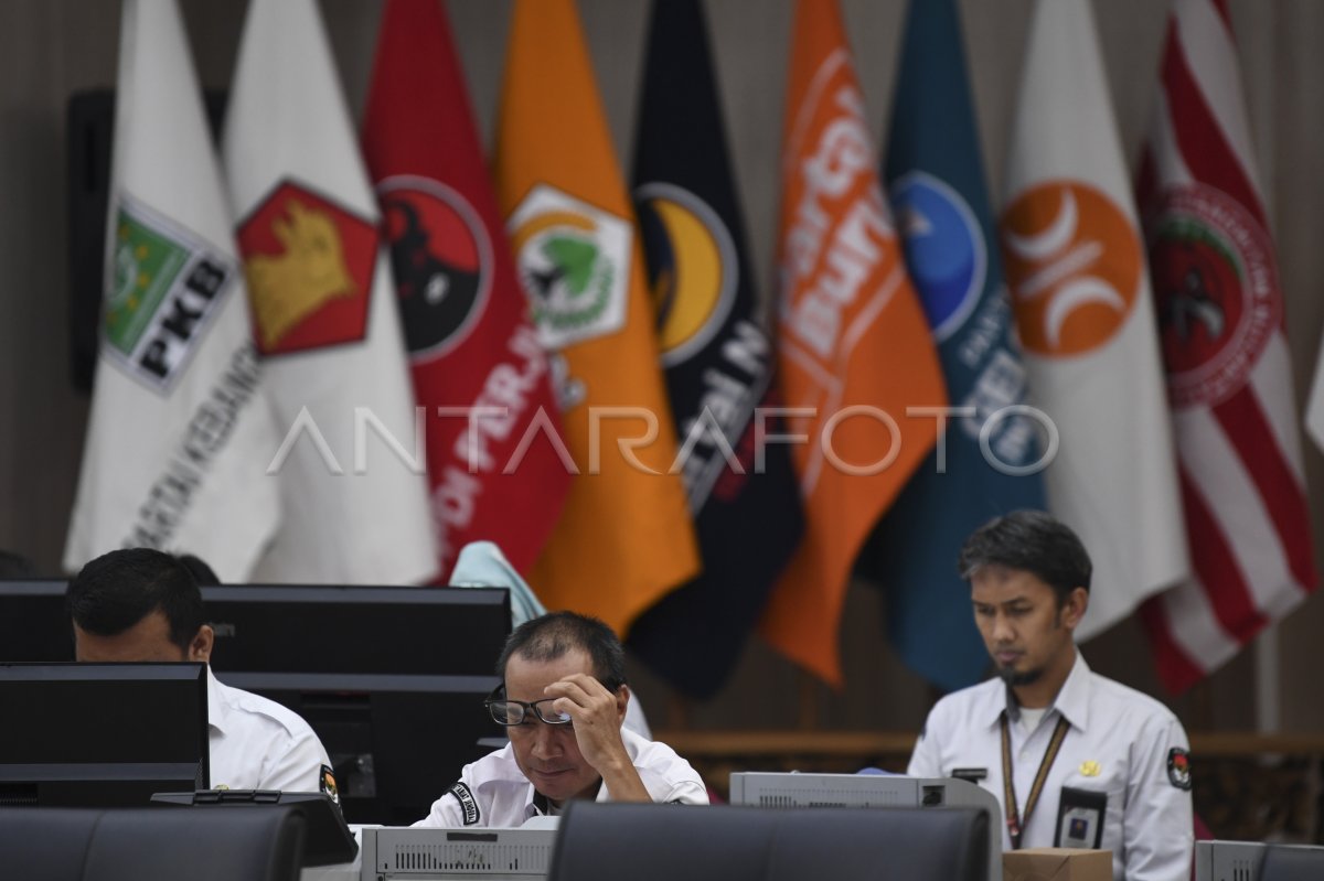 Verifikasi Pendaftaran Bakal Calon Anggota DPR | ANTARA Foto