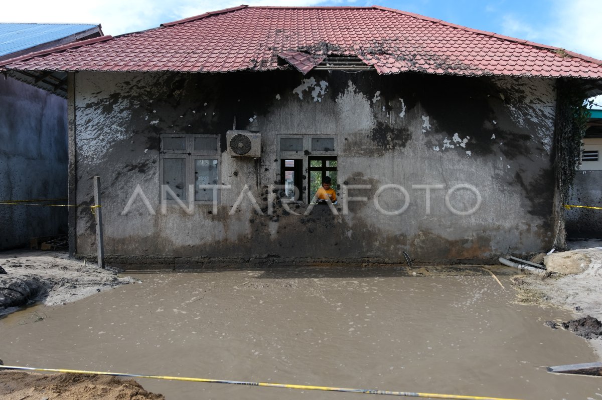 Kondisi Lokasi Terdampak Semburan Lumpur Di Wajok Hilir Antara Foto