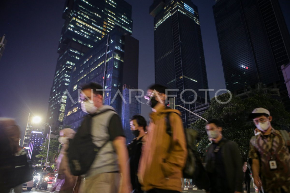 Rencana Perubahan Jam Kerja Di Jakarta | ANTARA Foto