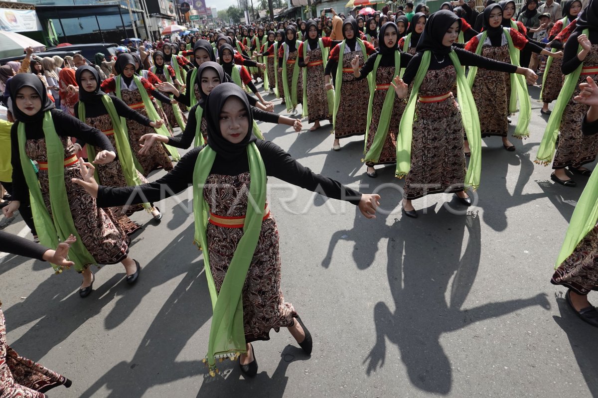 1000 Penari Lengger Banyumasan | ANTARA Foto