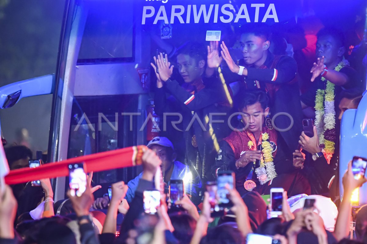 Suporter Indonesia sambut kedatangan Timnas U-22