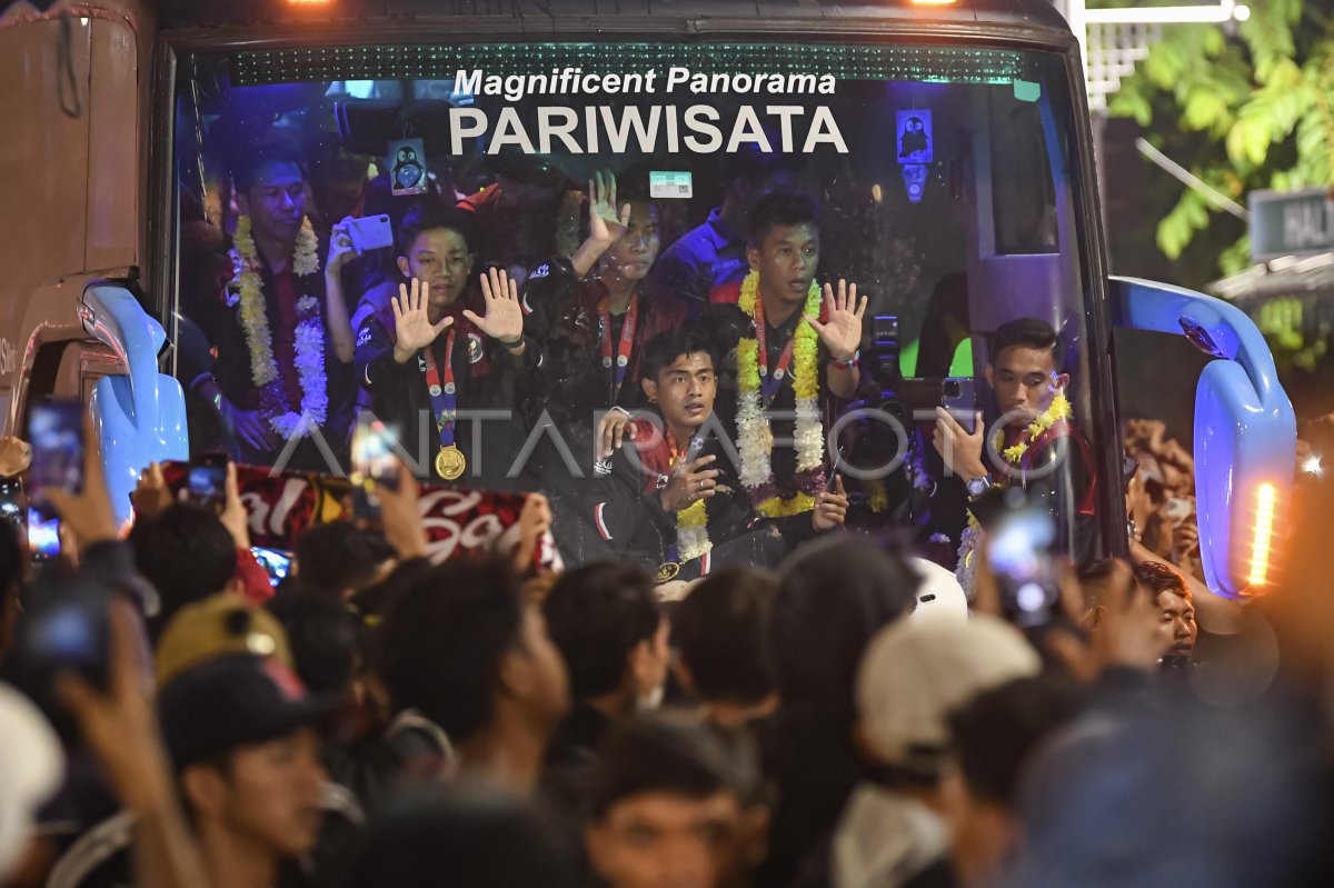 Suporter Indonesia sambut kedatangan Timnas U-22