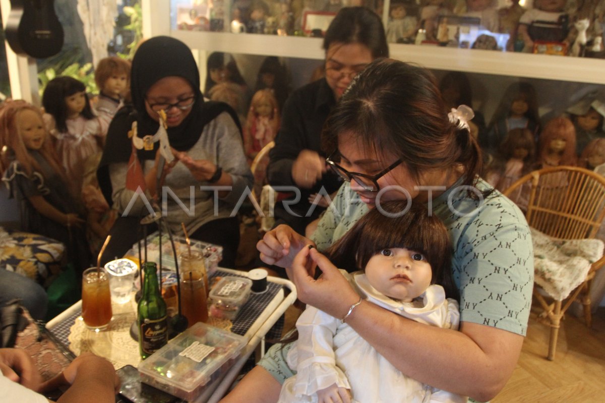 Kafe bertema boneka di Malang