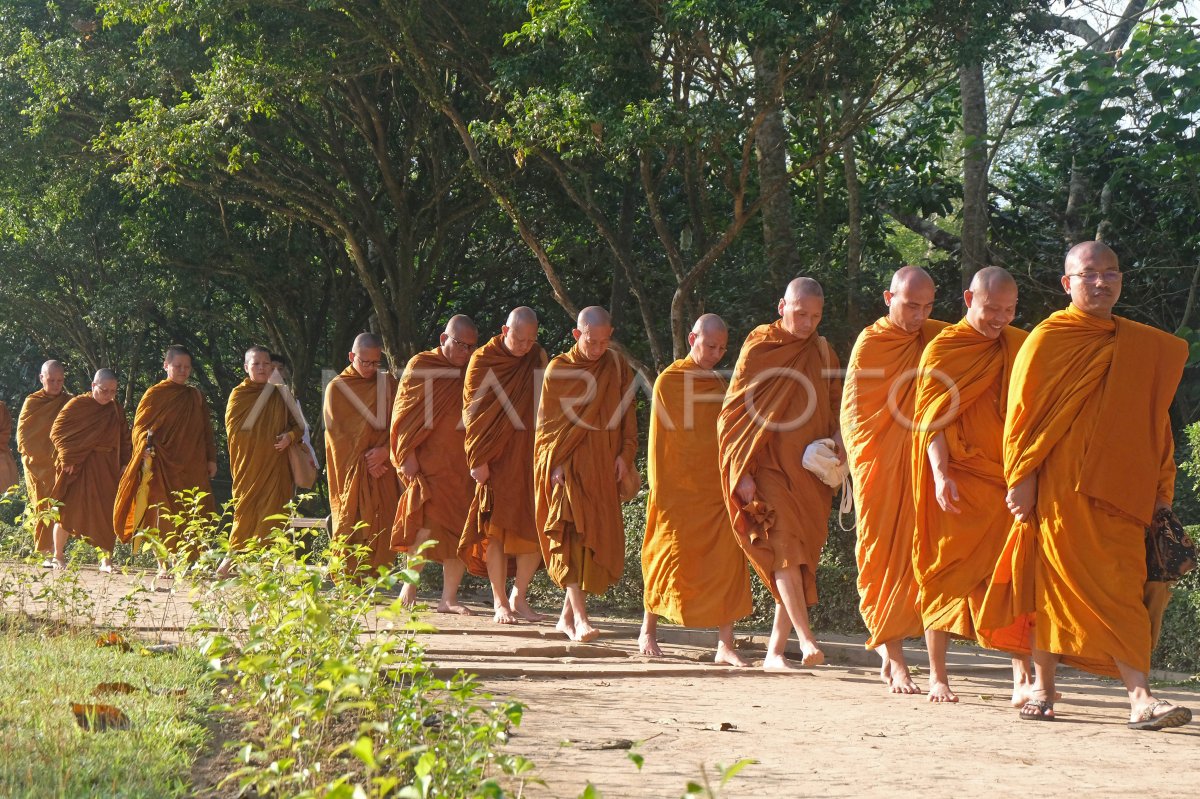 Ritual Dharmayatra Adi Buddha Puja di Borobudur